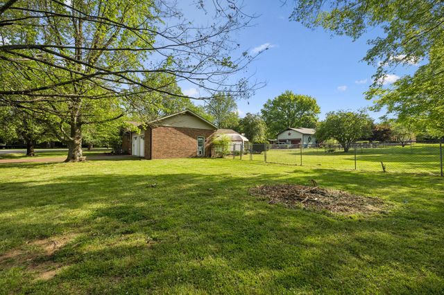3513 Meadowwood Dr, Murfreesboro, TN 37128