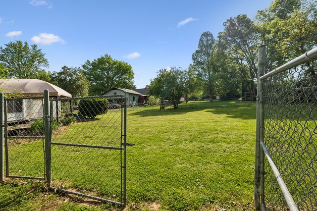 3513 Meadowwood Dr, Murfreesboro, TN 37128