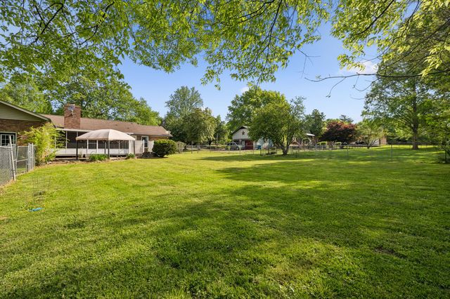 3513 Meadowwood Dr, Murfreesboro, TN 37128