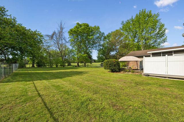 3513 Meadowwood Dr, Murfreesboro, TN 37128