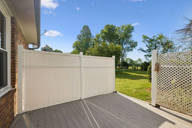 3513 Meadowwood Dr, Murfreesboro, TN 37128