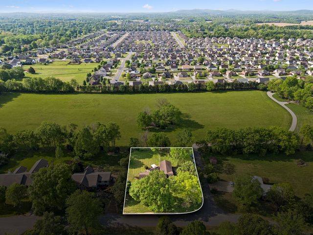 3513 Meadowwood Dr, Murfreesboro, TN 37128