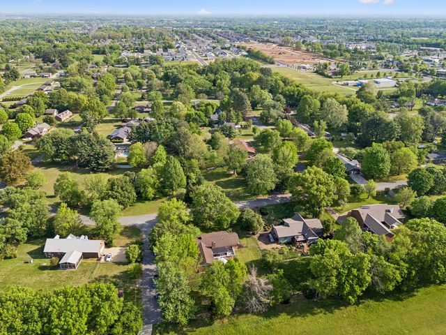 3513 Meadowwood Dr, Murfreesboro, TN 37128