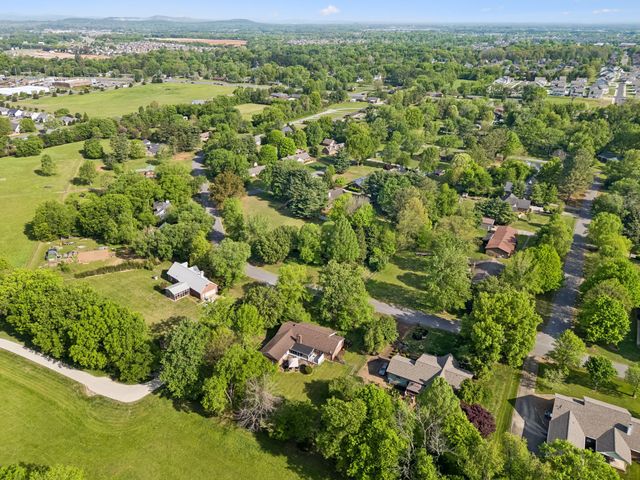 3513 Meadowwood Dr, Murfreesboro, TN 37128