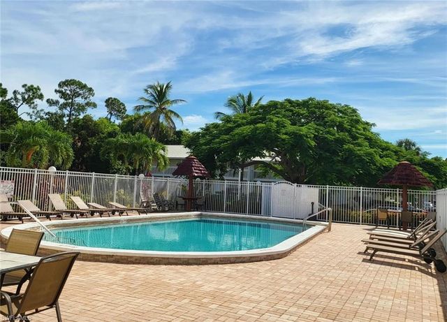 4611 Bayshore DR O8, Naples, FL 34112