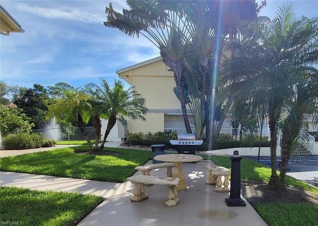 4611 Bayshore DR O8, Naples, FL 34112