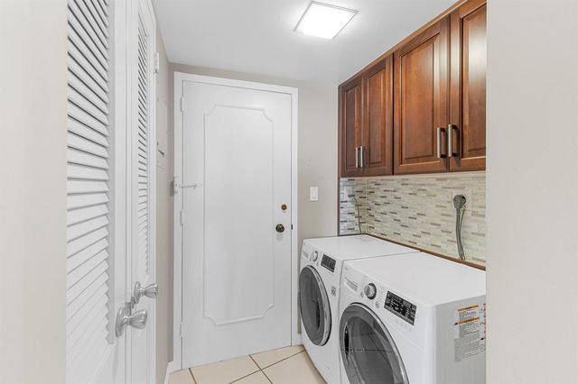 3000 Holiday Drive 1505, Fort Lauderdale, FL 33316