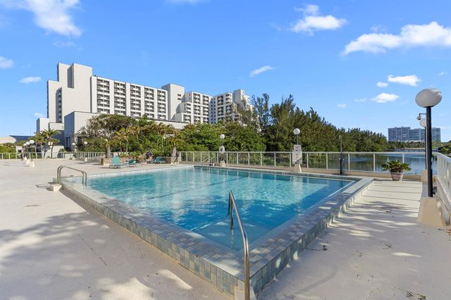 3000 Holiday Drive 1505, Fort Lauderdale, FL 33316