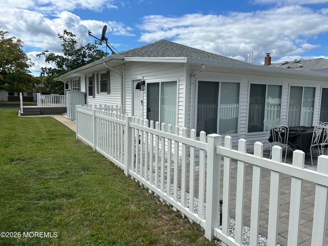 14 St Eustatius Street, Toms River, NJ 08757