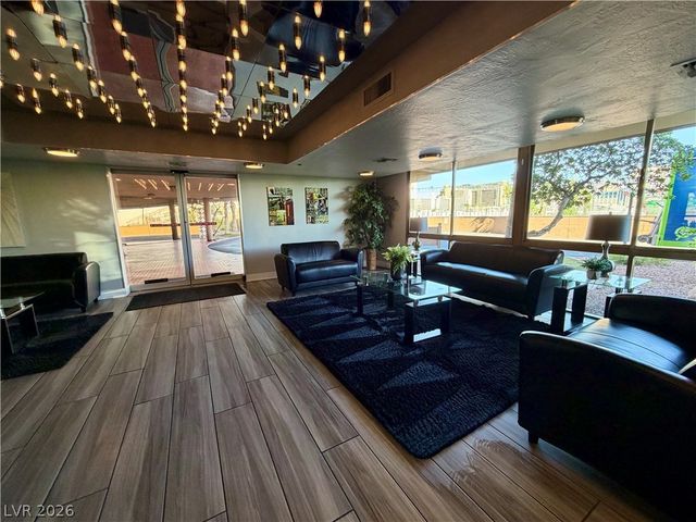 205 East Harmon Avenue 902, Las Vegas, NV 89169