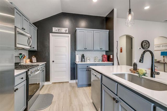 20051 Park Lane, Harrah, OK 73045