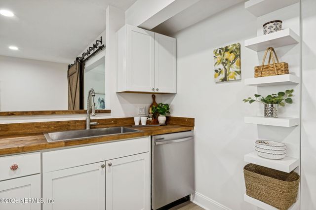 2189 THE WOODS Drive E, Jacksonville, FL 32246