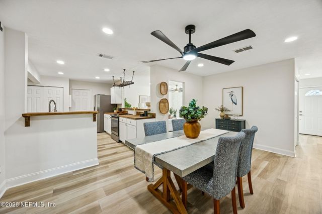 2189 THE WOODS Drive E, Jacksonville, FL 32246