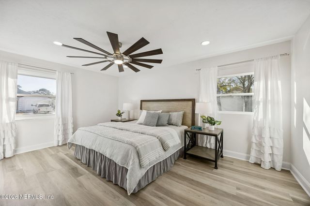 2189 THE WOODS Drive E, Jacksonville, FL 32246