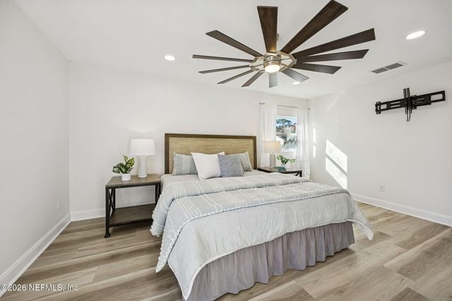 2189 THE WOODS Drive E, Jacksonville, FL 32246