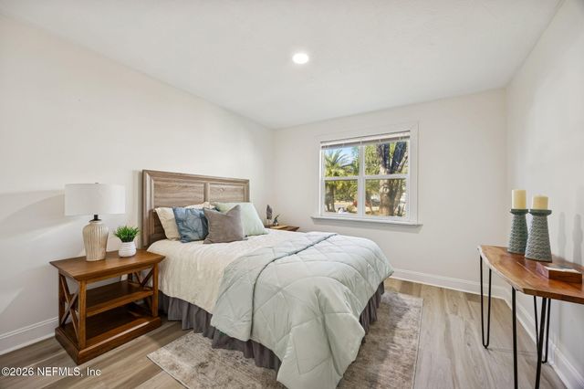 2189 THE WOODS Drive E, Jacksonville, FL 32246