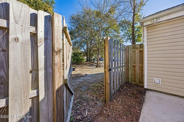 2189 THE WOODS Drive E, Jacksonville, FL 32246