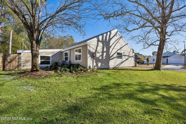 2189 THE WOODS Drive E, Jacksonville, FL 32246