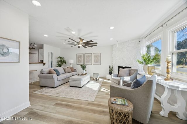 2189 THE WOODS Drive E, Jacksonville, FL 32246