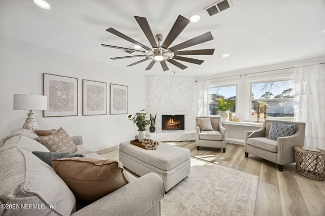 2189 THE WOODS Drive E, Jacksonville, FL 32246