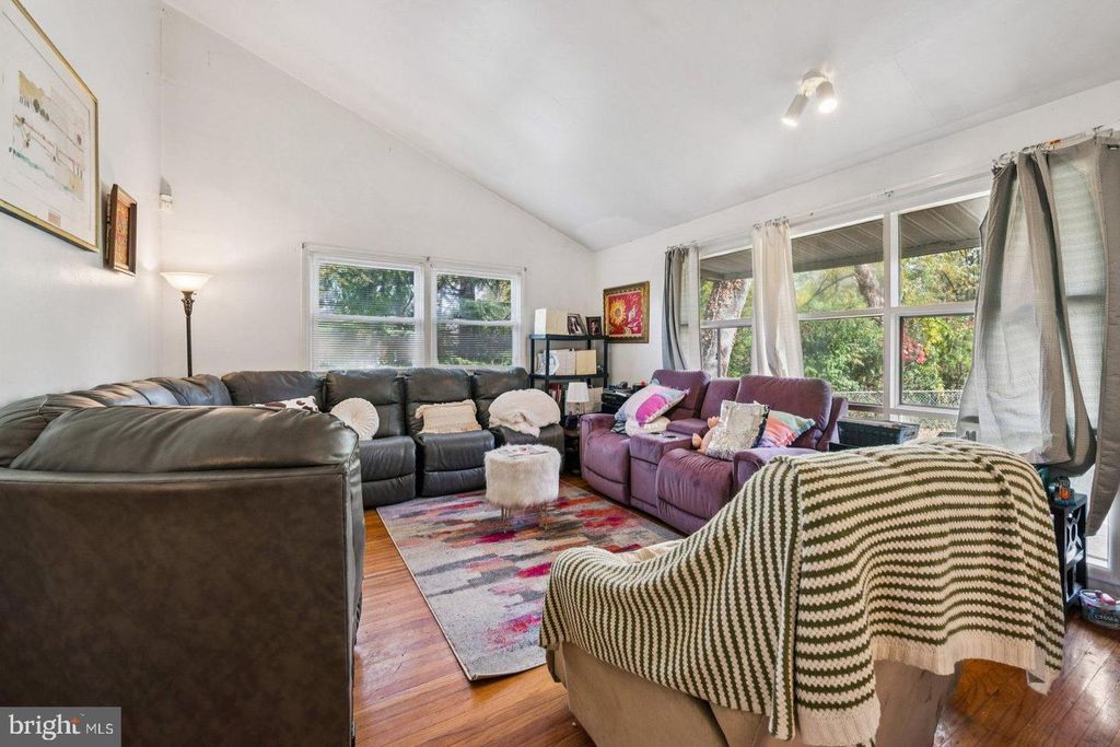 101 RAMBLE RD, Cherry Hill, NJ 08034