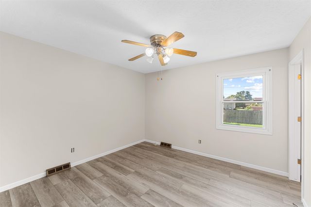 1218 E Beloit Ave, Salina, KS 67401