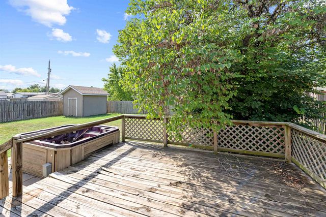 1218 E Beloit Ave, Salina, KS 67401