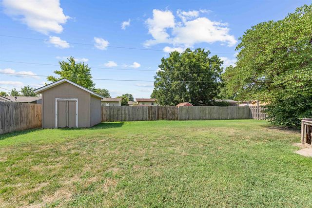 1218 E Beloit Ave, Salina, KS 67401