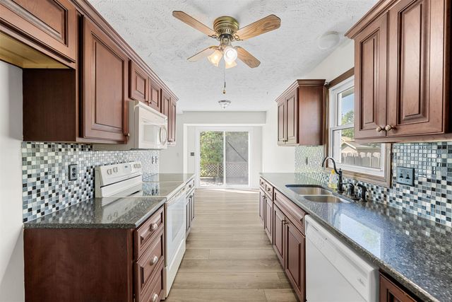 1218 E Beloit Ave, Salina, KS 67401