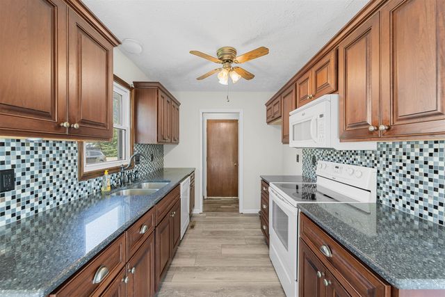 1218 E Beloit Ave, Salina, KS 67401