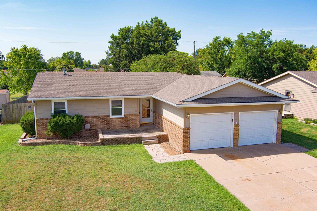 1218 E Beloit Ave, Salina, KS 67401