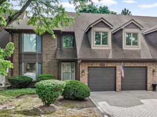 11103 Regency Drive 11103, Westchester, IL 60154