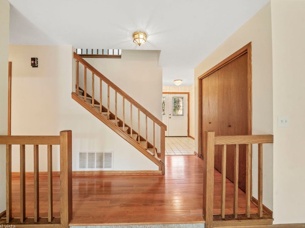 11103 Regency Drive 11103, Westchester, IL 60154 — photo 2