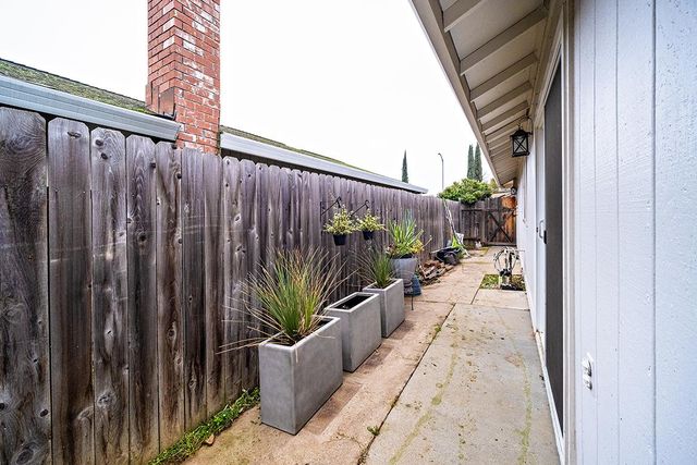 423 R Street, Lincoln, CA 95648