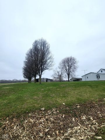 2554 S Barker Road, Veedersburg, IN 47987