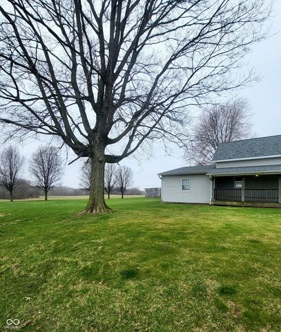 2554 S Barker Road, Veedersburg, IN 47987