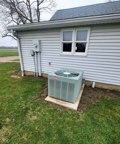 2554 S Barker Road, Veedersburg, IN 47987