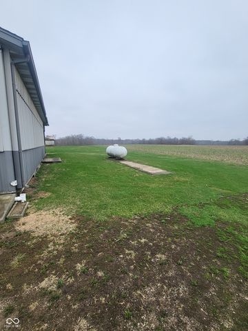 2554 S Barker Road, Veedersburg, IN 47987