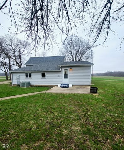 2554 S Barker Road, Veedersburg, IN 47987