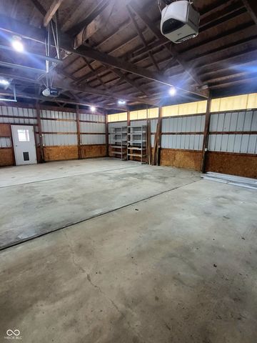 2554 S Barker Road, Veedersburg, IN 47987