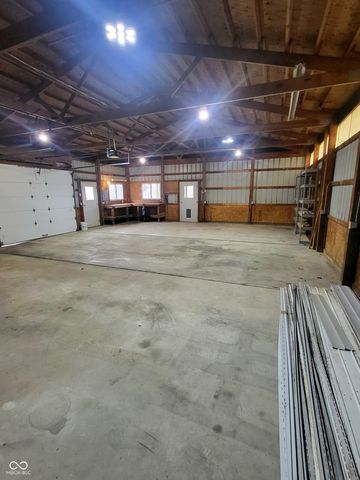 2554 S Barker Road, Veedersburg, IN 47987