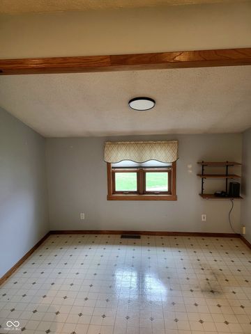 2554 S Barker Road, Veedersburg, IN 47987