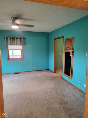 2554 S Barker Road, Veedersburg, IN 47987