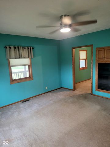 2554 S Barker Road, Veedersburg, IN 47987