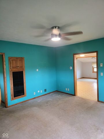 2554 S Barker Road, Veedersburg, IN 47987