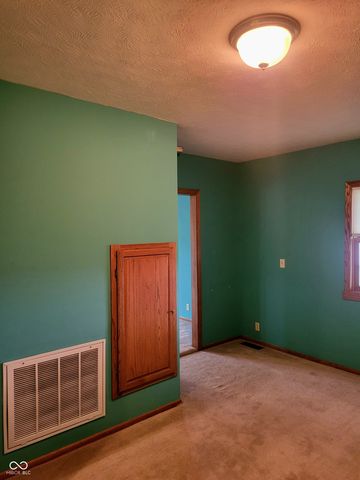 2554 S Barker Road, Veedersburg, IN 47987