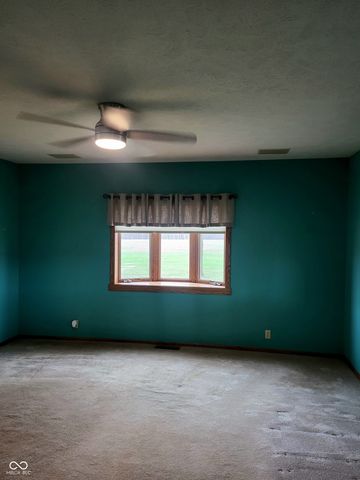 2554 S Barker Road, Veedersburg, IN 47987