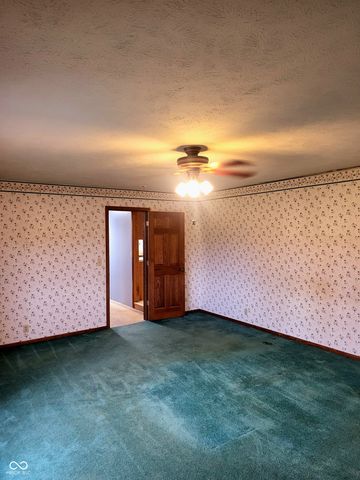 2554 S Barker Road, Veedersburg, IN 47987