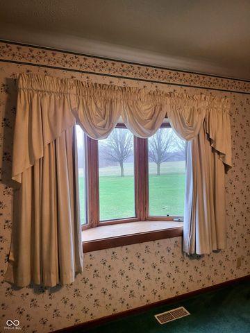 2554 S Barker Road, Veedersburg, IN 47987