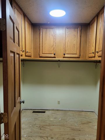 2554 S Barker Road, Veedersburg, IN 47987